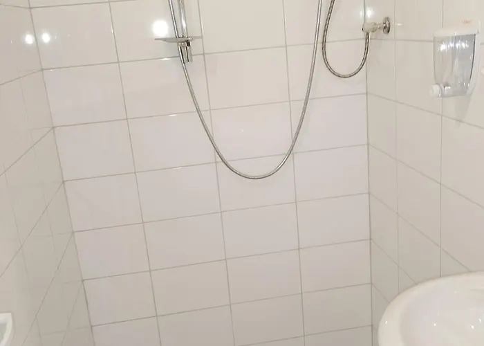 Guesthouse1 Karma369 Hostal *